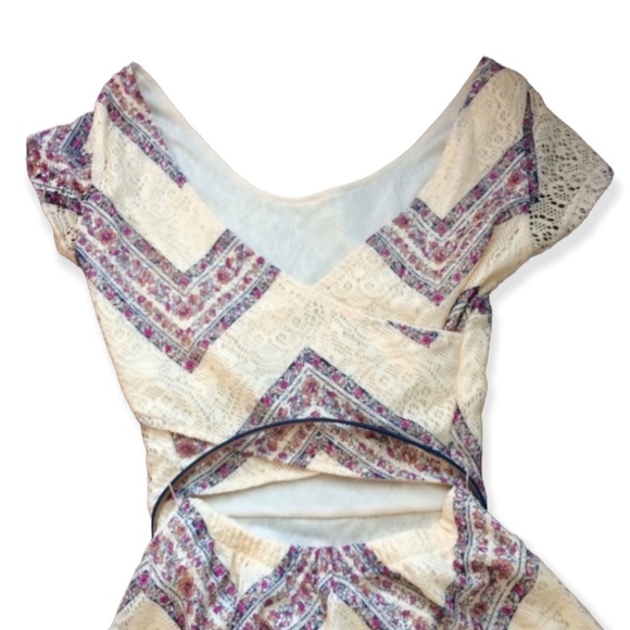 Floral Chevron Lace Open Cross Back Short Sleeve Dress - Picture 2 of 8